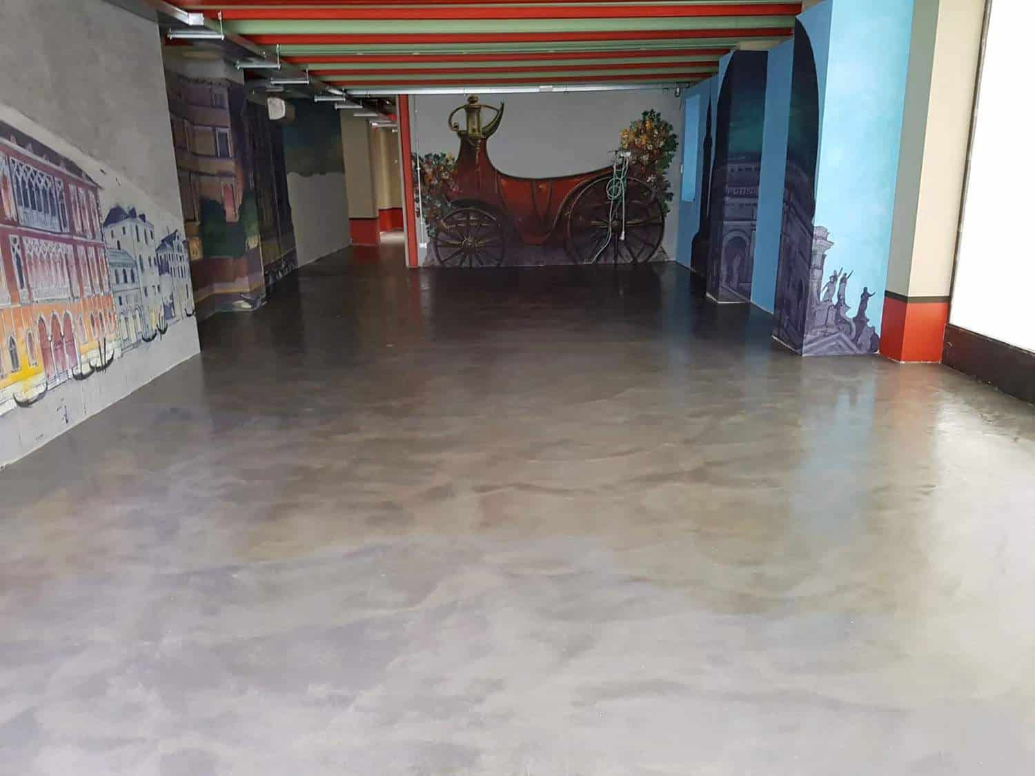 Posa pavimenti in resin a e microcemento